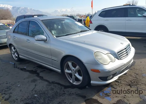 2005 Mercedes-Benz C 230 Kompressor Sport z USA, uszkodzony, nr VIN WDBRF40J35F640549